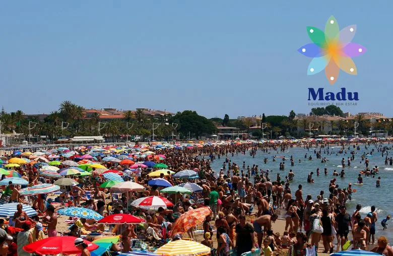 As viroses são um dos grupos de doenças mais comuns nesses locais, devido à proximidade com a água do mar e ao grande fluxo de turistas